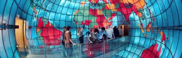 virtual-tour_mapparium_group_interior