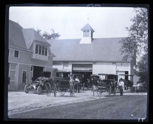 Minnie Weygandt took this photograph of the Yale, on the far left, displayed along with carriages owned by Mary Baker Eddy. Note that the front bumper is no longer attached - this picture must have been taken after Joseph Mann's accident. P06462.