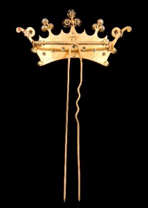 The hair pin portion of this ornament is removable, to allow its use as a brooch (0.2590).