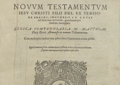 Tēs tou huiou Theou kainēs diathēkēs apanta = Nouum Testamentum Iesu Christi filii Dei, ex versione Erasmi : innumeris in locis ad Graecum veritatem, genuinumque sensum emendata : glossa compendiaria