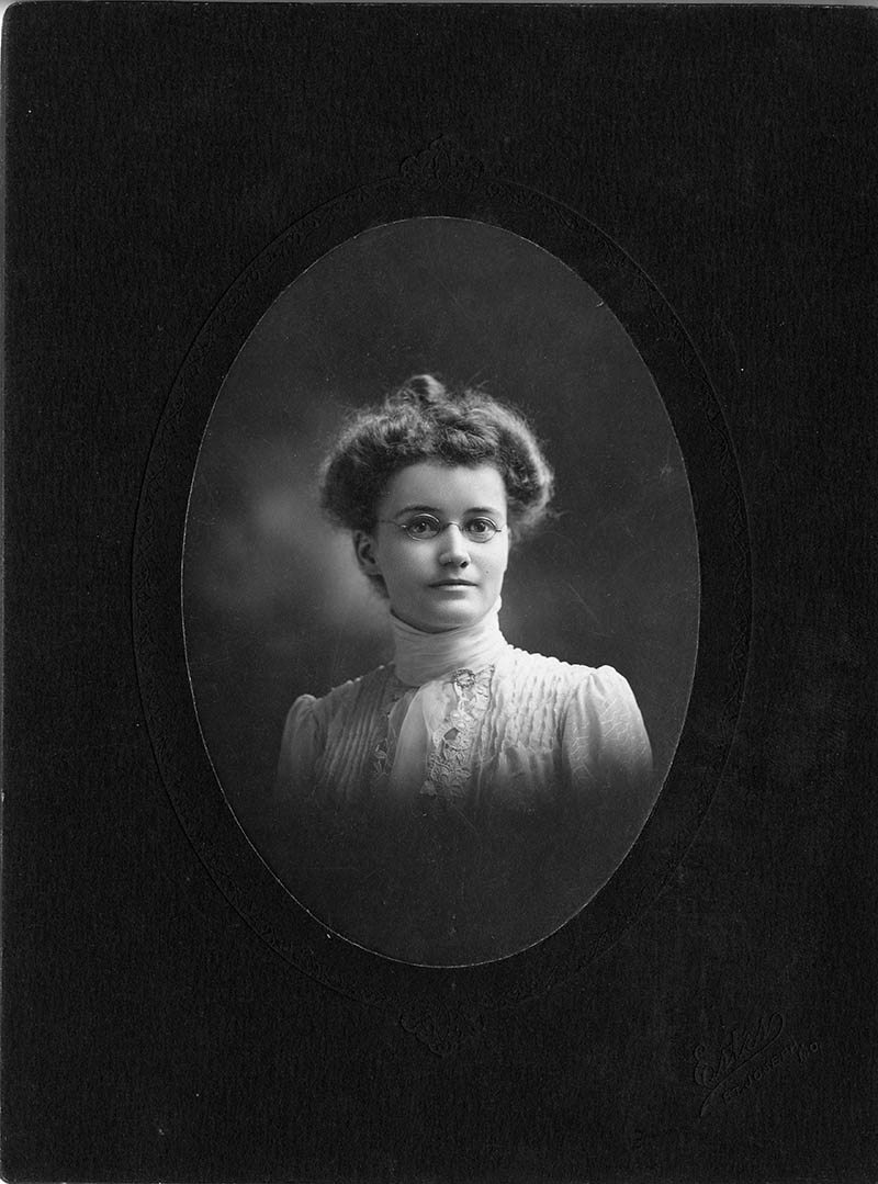 Studio portrait of Mrs. Warren Schell (Evelyn Tilton Glover), circa 1902-03. P01581.