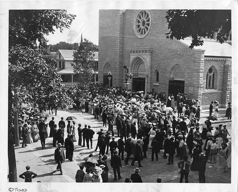 Photograph of people standing outside First Church, Concord, N.H., 1904. P07589.