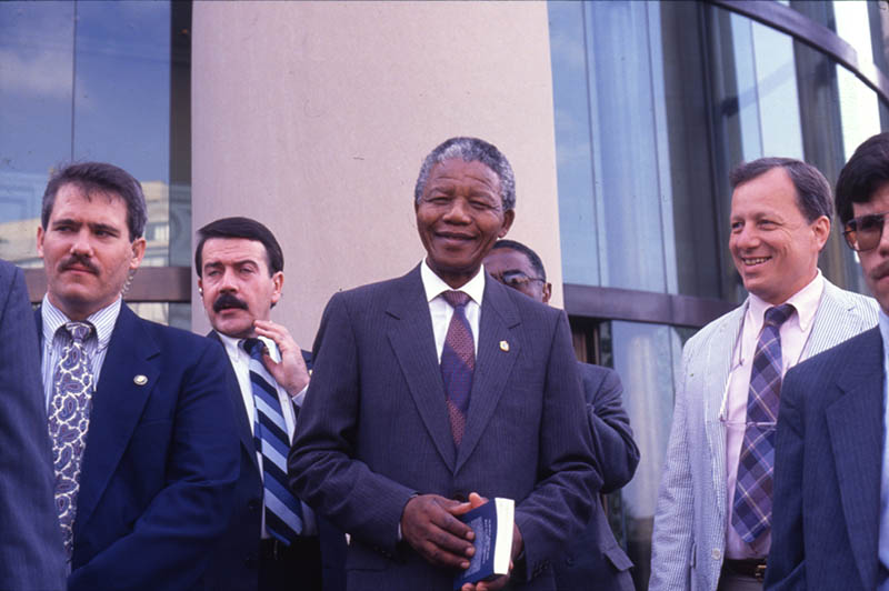 Nelson Mandela besucht den Monitor