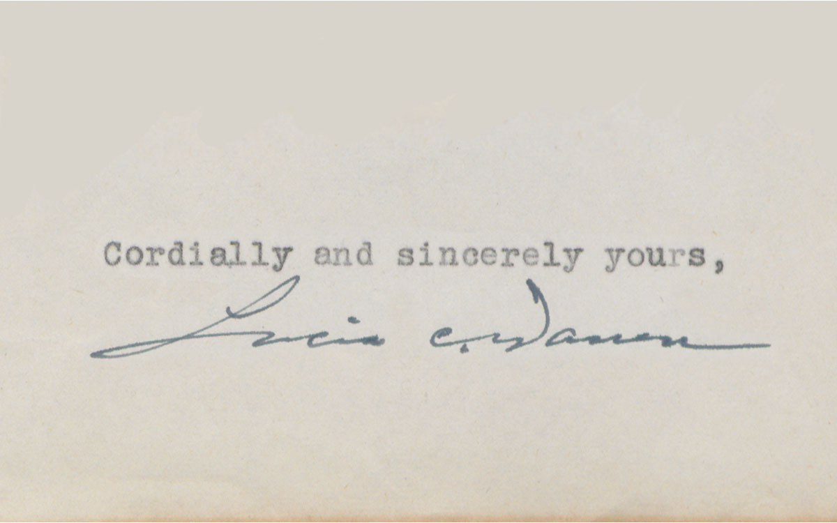 Lucia Warren's signature